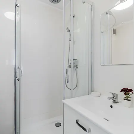 Apartment Centre By Arrenda *